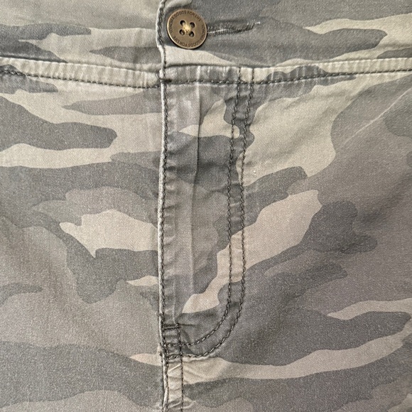 Women Camouflage Cargo Capri Pants - Picture 2 of 8